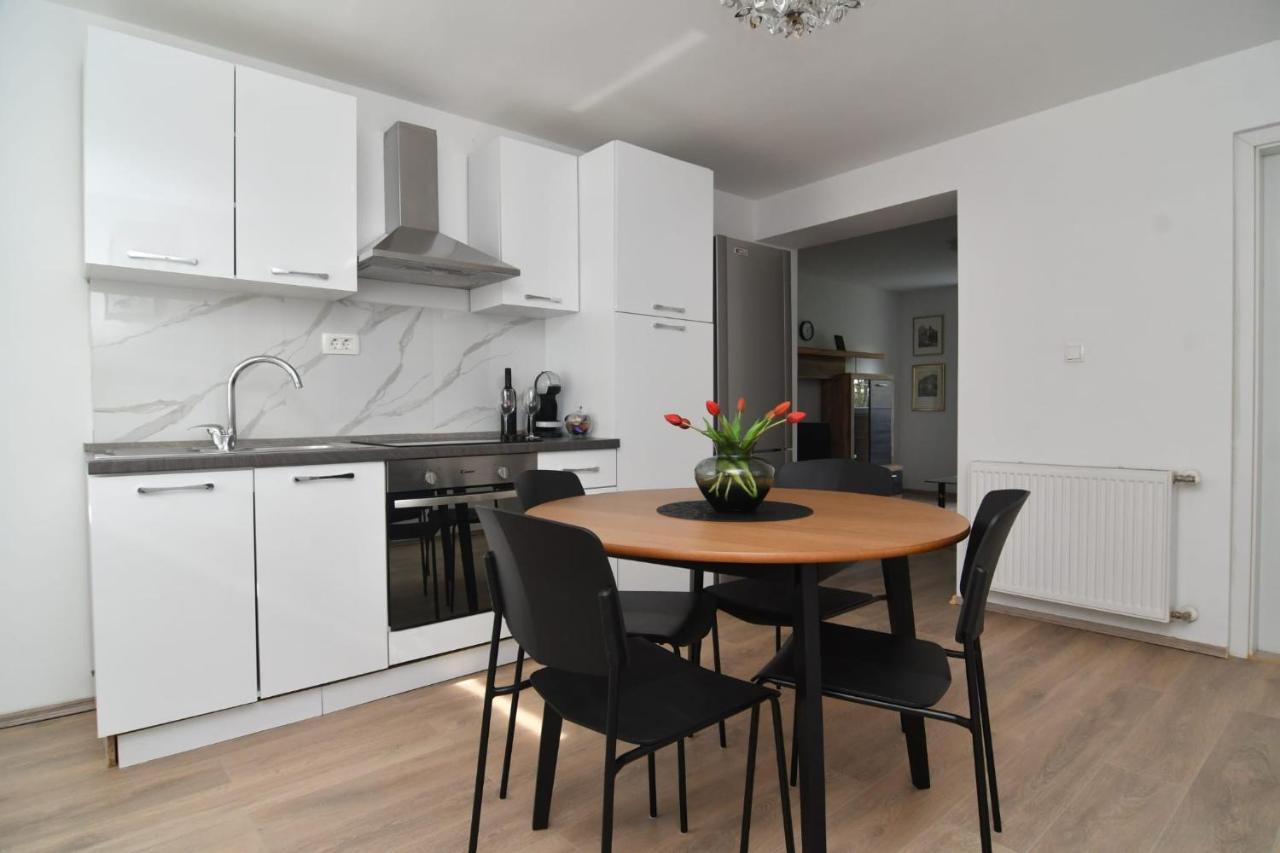 Apartman Gluic Sinj Εξωτερικό φωτογραφία